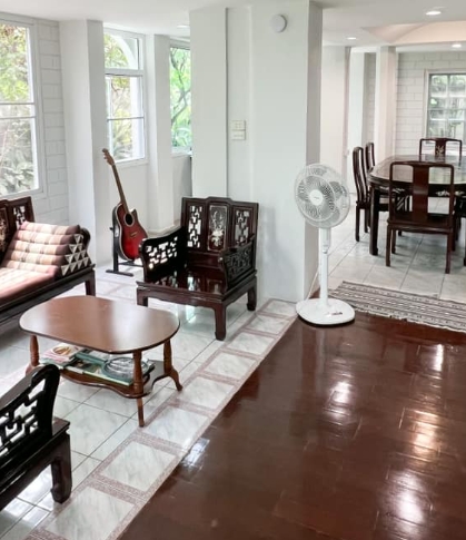 ขายบ้านเดี่ยวหลังใหญ่ 2.5 ชั้น ซอย วิภาวดี58 มี 5 ห้องนอน 3 ห้องน้ำ เนื้อที่ 85 ตรว พื้นที่ใช้สอย 340 ตรม