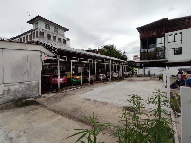 ขายที่ถมและเทปูนแล้วบริเวณถ.จันทน์ 51 แยก 9 เขตยานนาวา กรุงเทพ