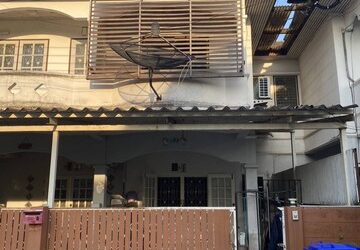 บ้านทาวเฮาส์บ้านเปี่ยมสุข1 ​ถนนกาญจนาภิเษก​ ตำบลบางแม่นาง อำเภอบางใหญ่​  จังหวัดนนทบุรี