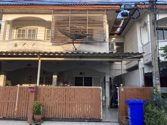 บ้านทาวเฮาส์บ้านเปี่ยมสุข1 ​ถนนกาญจนาภิเษก​ ตำบลบางแม่นาง อำเภอบางใหญ่​  จังหวัดนนทบุรี