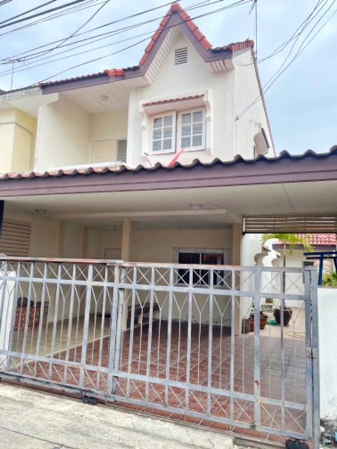 ลาดพร้าว85-93 29 ตรว. เลียบด่วนรามอินทรา CDC ถูกมาก ทาวน์โฮม หัวมุม 3นอน 2น้ำ  2 คัน โฮมโปร  บิ๊กซี