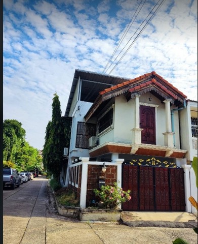 ขายทาวน์โฮม2ชั้น  ใกล้BTSอุดมสุข 200 เมตร ระยะเดิน ซอยสุขุมวิท68
