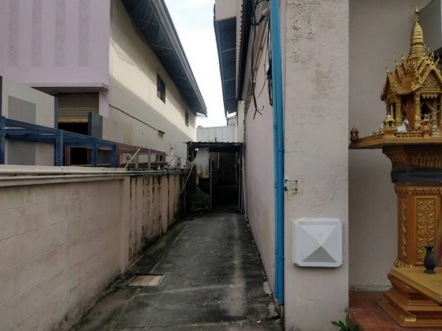 สำนักงาน – พื้นที่เท่ากับ 200 sq.wa 0 Ngan 0 Rai 3นอน   น่าอยู่มาก –