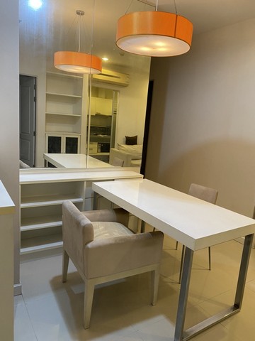 ให้เช่า คอนโด Q House สาทร ติดรถไฟฟ้า BTS กรุงธนบุรี เฟอร์ฯครบ พร้อมอยู่ 70 ตร.ม ชั้น 32
