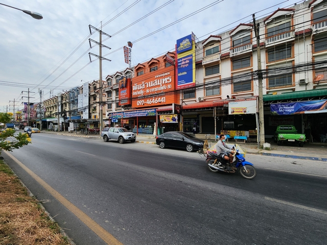 ขายอาคารพาณิชย์ 4 ชั้นครึ่ง 16 ตร.ว. ติดถนนเศรษฐกิจ1 ใกล้สามแยกกระทุ่มแบน เพียง 200 เมตร.