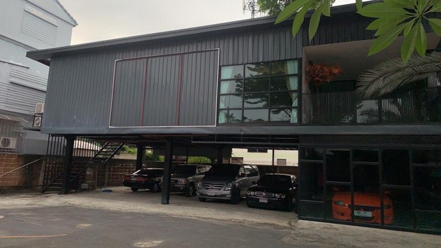 ให้เช่าอาคาร 2 ชั้น 200 ตรม. พร้อมลานจอด 10 คัน ซอยนาคนิวาส 4 ใกล้เลียบด่วน ใกล้เซ็นทรัลอีสวิลล์