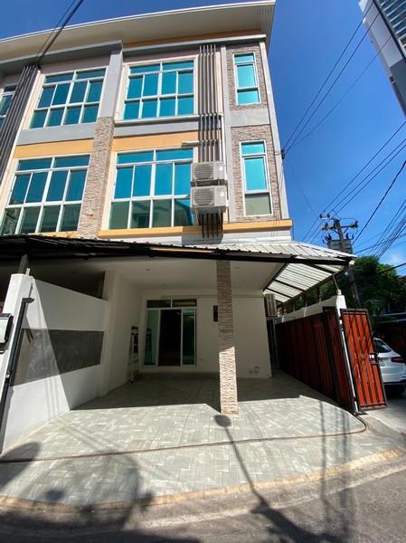 PM-6366 ทาวน์โฮมให้เช่าใกล้โรงเรียนนานาชาติ ย่านเหม่งจ๋าย 4 ห้องนอน ใกล้รถไฟฟ้า MRT ห้วยขวาง