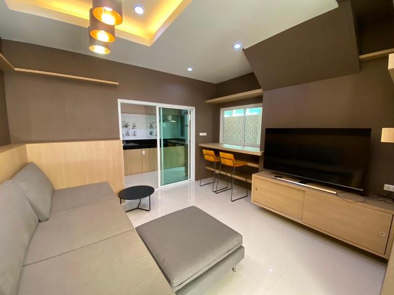 PM-6366 ทาวน์โฮมให้เช่าใกล้โรงเรียนนานาชาติ ย่านเหม่งจ๋าย 4 ห้องนอน ใกล้รถไฟฟ้า MRT ห้วยขวาง