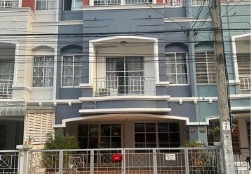 ให้เช่าทาวน์โฮม 3 ชั้นครึ่ง 4 ห้องนอน หมู่บ้านไดมอนด์ แกรนด์ วิลล์ ถนนนวลจันทร์ ใกล้เลียบด่วน