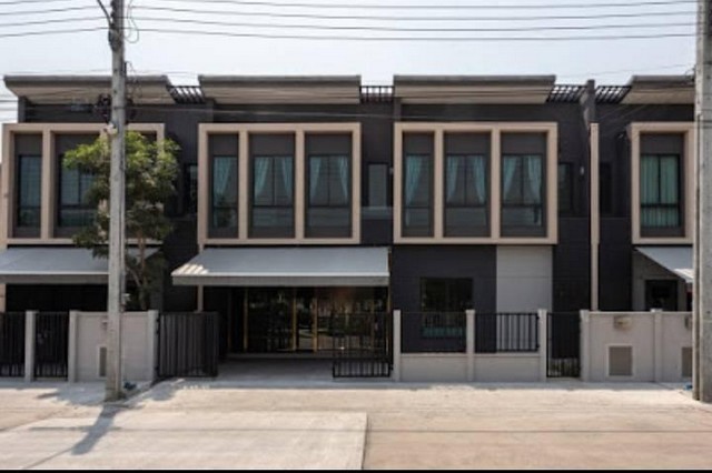 ให้เช่าพรีเมี่ยมทาวน์โฮม 2 ห้องติดกัน Pleno สุขุมวิท – บางนา กม. 7 ตกแต่งสวย เหมาะทำคลินิก ออฟฟิศ