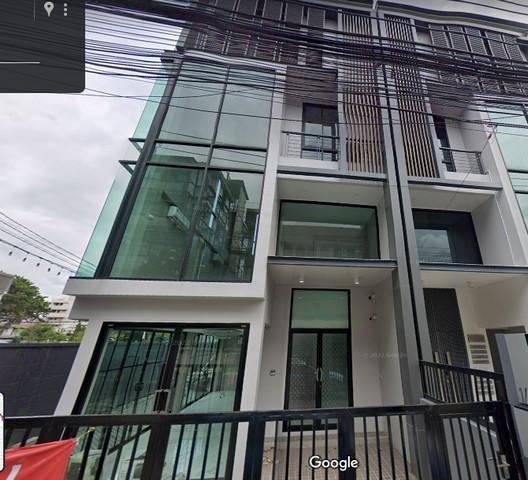 ขายโฮมออฟฟิศ 4 ชั้น เนื้อที่ 32 ตรว.ซอยลาดพร้าว 64 ( แปลงมุม )