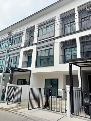 ให้เช่าทาวน์โฮม 3 ชั้น  บ้านลุมพินี ทาวน์เพลส สุขุมวิท-ศรีนครินทร์ สุขุมวิท 113 ใกล้ Bitec บางนา