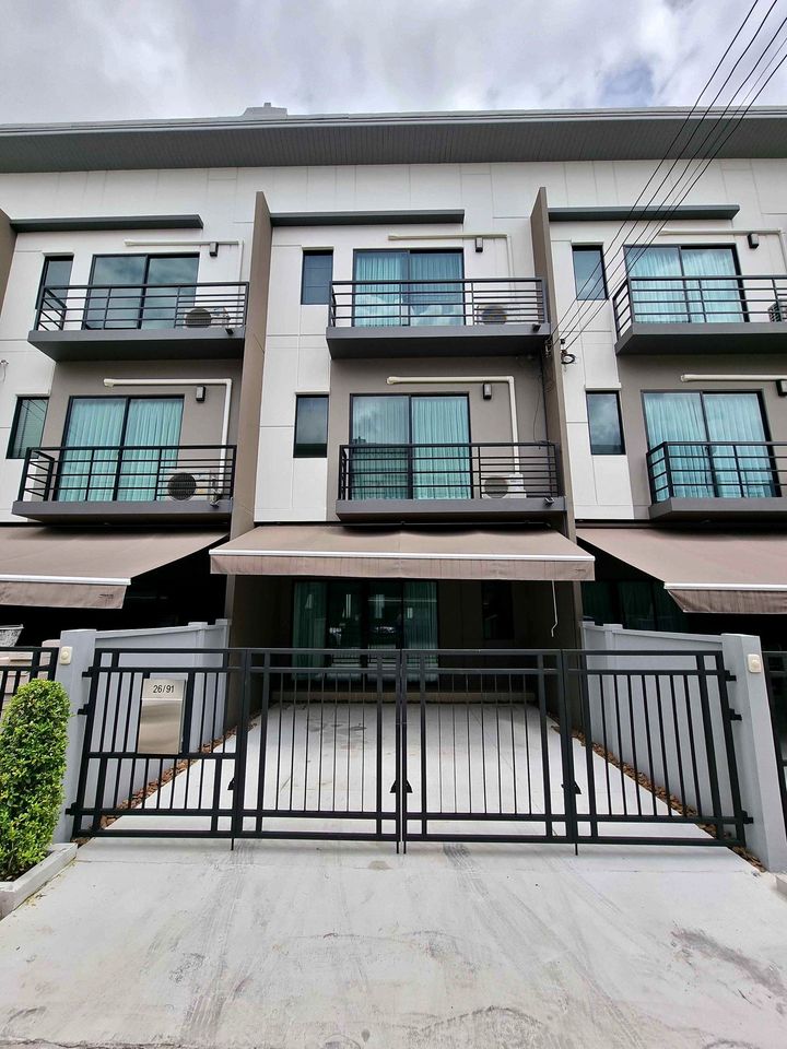 CH727-BH-RE ให้เช่าทาวน์โฮม บ้านกลางเมือง รามอินทรา 3 ชั้น 3 นอน 2 จอด