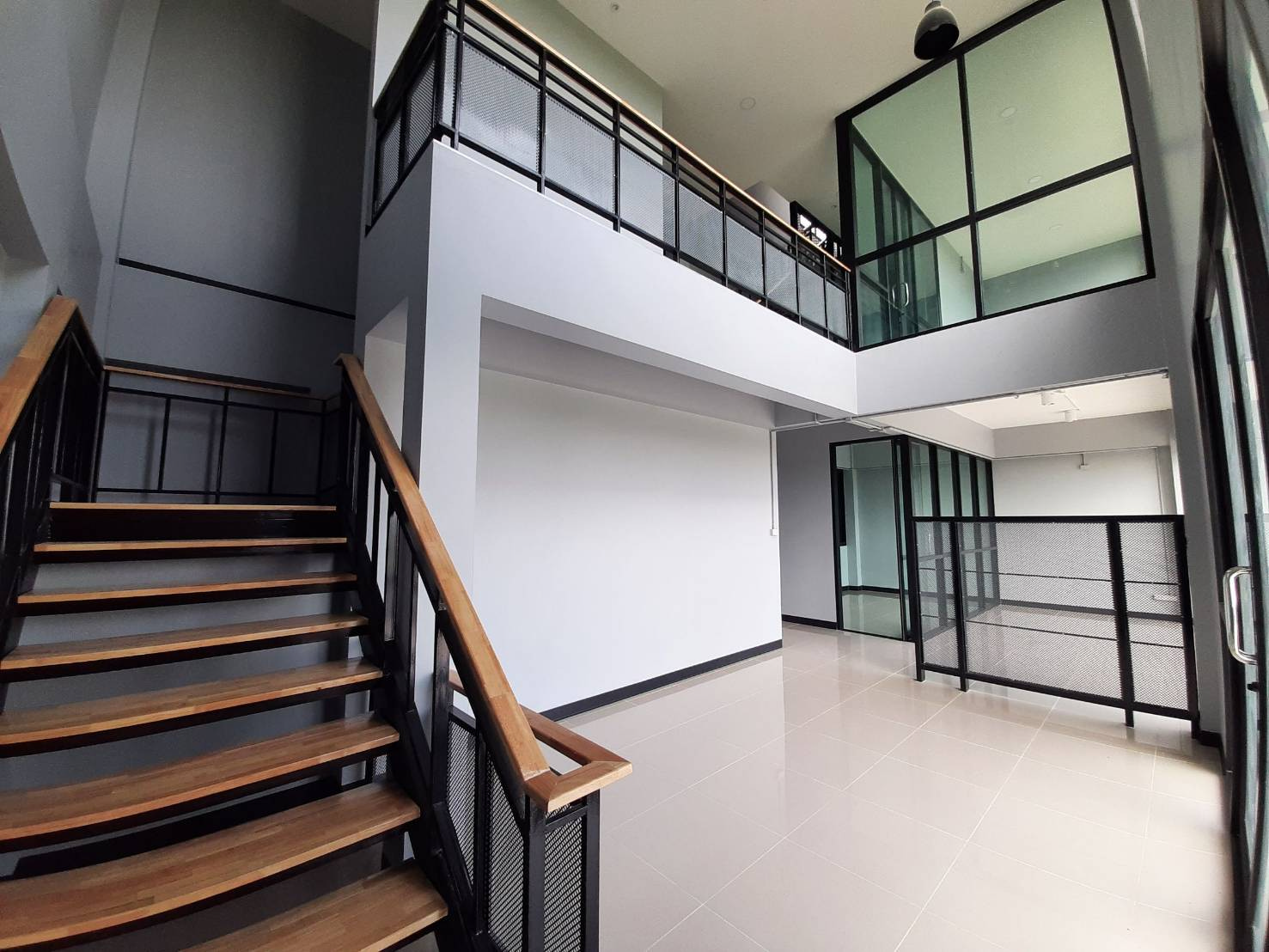 ขายโรงงาน คลังสินค้า พร้อมสำนักงาน3ชั้น สร้างใหม่ สีม่วงเข้มทำเลดี