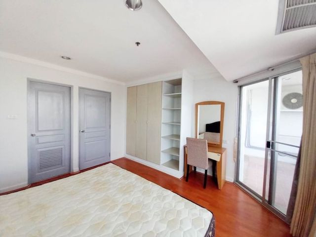 Waterford Sukhumvit 30 clean beautiful view 31st floor BTS Phrom Phong