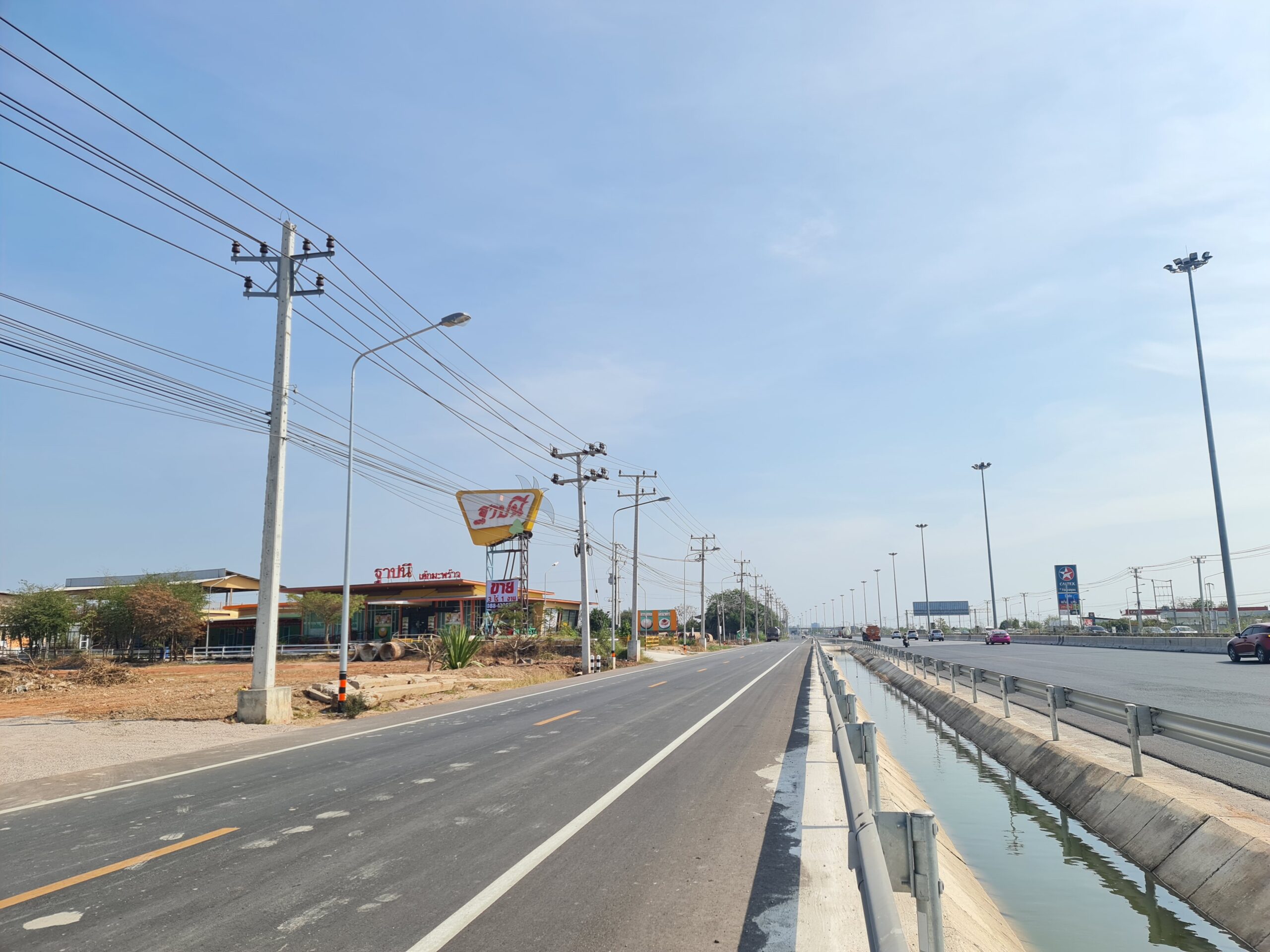 ขายที่ดินพร้อมสิ่งปลูกสร้างจังหวัดสมุทรสงคราม ทำเลดี ติดถนนพระราม2