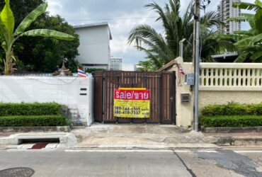 ขายที่ดินพร้อมสิ่งปลูกสร้าง 2 หลัง ซ. นราธิวาสราชนครินทร์ 24 พื้นที่ 159.2 ตารางวา   ZY102