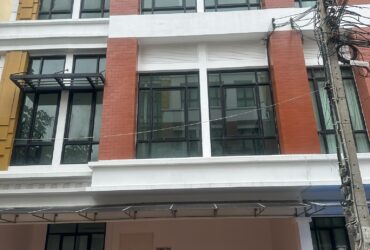 ขาย/เช่าโฮมออฟฟิศ 4 ชั้น บ้านกลางกรุงบางนา กม.3     ZY098