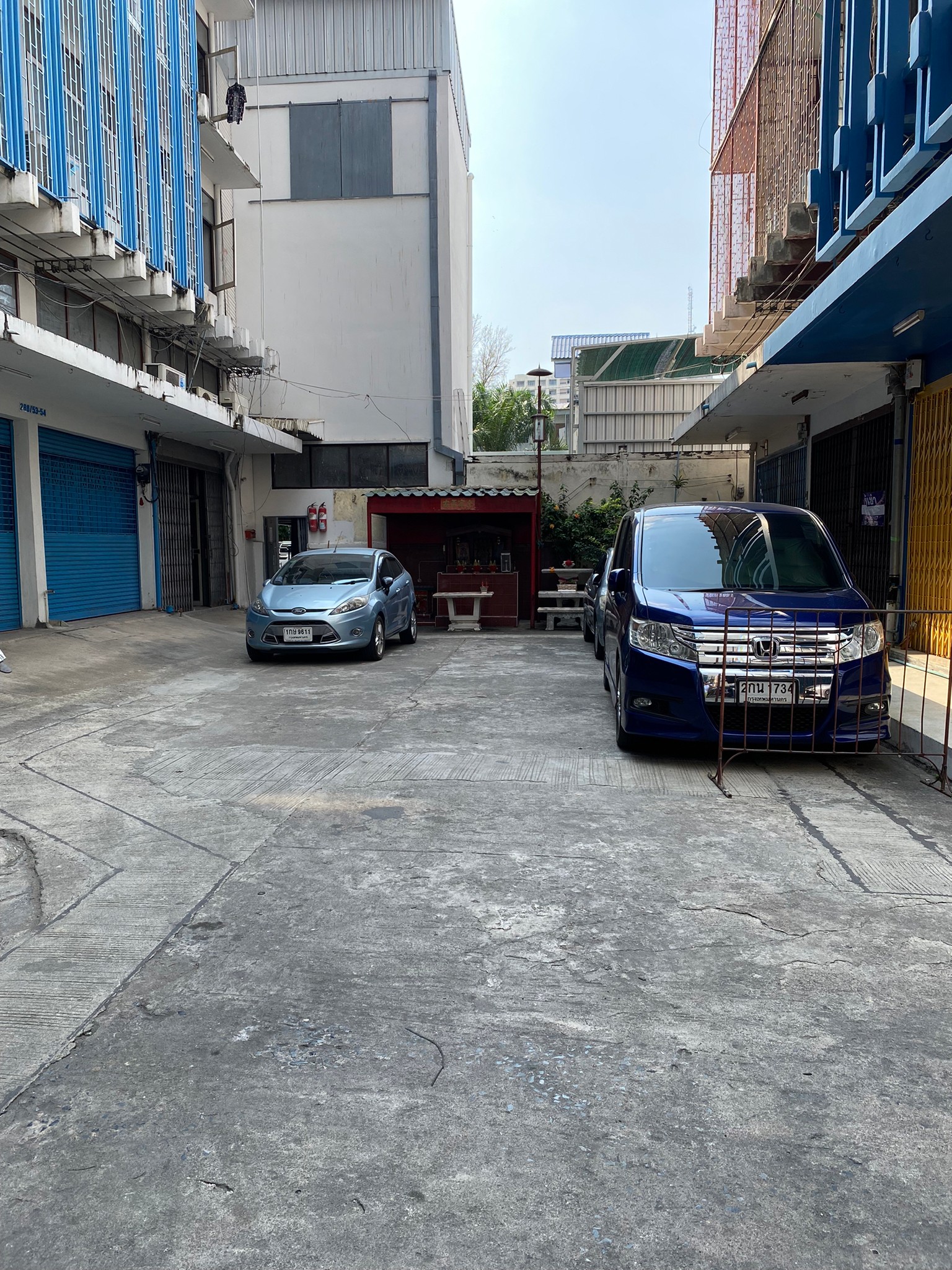 ขายอาคารพาณิชย์4.5ชั้น3คูหา เจาะทะลุกันทุกชั้น  ซอยพัฒนา ข้างรร.แมริออท ถ.สุรวงศ์ บางรักZY109
