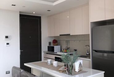 The Bangkok Sathorn spacious private 11th floor BTS Surasak