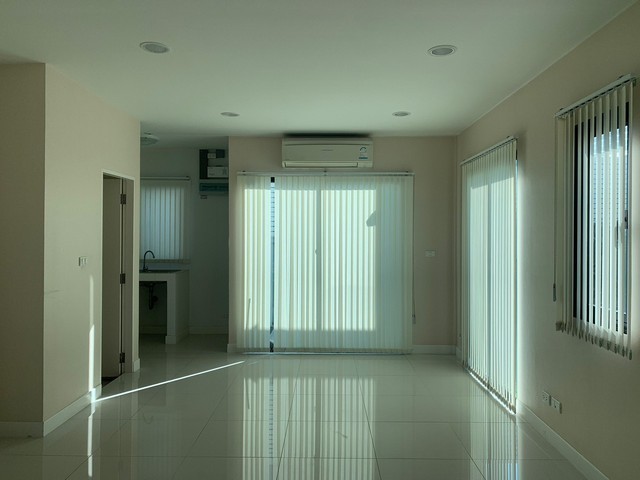 ให้เช่าทาวน์โฮม บ้านกลางเมือง รัตนาธิเบศร์  หลังมุม ใกล้สถาณีรถไฟฟ้า สายสีม่วง