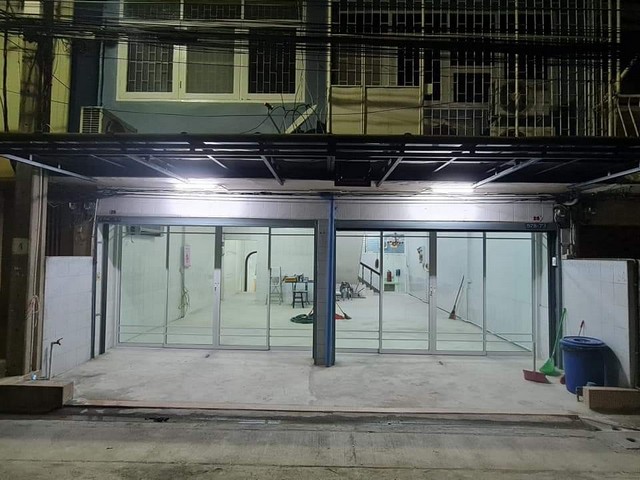 ให้เช่าตึกแถว 3 ชั้น 2 คูหา ทำเลศักยภาพ เดินไป รถไฟฟ้า BTS สถานีเจริญนคร เพียง 200 เมตร