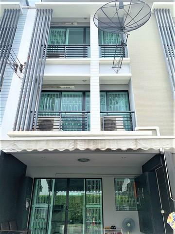 ขายทาวน์โฮม 3 ชั้น หมู่บ้านกลางเมืองพระราม 9 รามคำแหง 39 ใกล้ ม.รามคำแหง