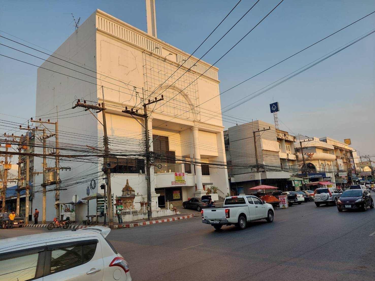ขาย/เช่า ด่วน อาคารสำนักงาน 100 ตร.วา 5 ชั้น ทำเลดีในตัวเมือง นครนายก    ZC029