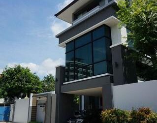 ขายบ้านเดี่ยวหรู 3 ชั้น 97 ตรว. สไตล์โมเดิร์น พร้อมอาคารสำนักงาน รัชดาซอย 3 ใกล้ MRT พระราม 9