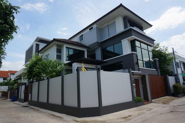 ขายบ้านเดี่ยวหรู 3 ชั้น 97 ตรว. สไตล์โมเดิร์น พร้อมอาคารสำนักงาน รัชดาซอย 3 ใกล้ MRT พระราม 9