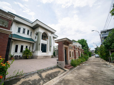 พื้นที่ใหญ่หายาก! เข้าออกได้สองซอย!! ขายบ้านเดี่ยว 345 ตร.ว. สุขุมวิท 111 ใกล้ BTS สำโรง ซอยแบริ่ง 4 ใกล้อิมพีเรียลเวิลด์ สำโรง