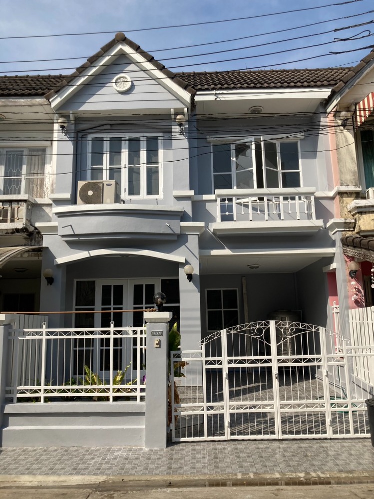 ขายบ้านทาวน์เฮาส์ 2 ชั้น หมู่บ้านบุศรินทร์ – รามอินทรา รีโนเวทใหม่พร้อมเข้าอยู่