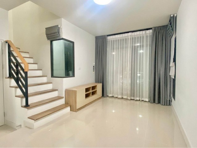 ให้เช่าทาวโฮมหลังมุม หน้ากว้าง 5.5 เมตร จัดสวนสวย โครงการ Pleno รามอินทรา – วงแหวน
