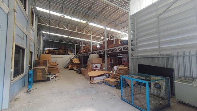 C2636 ขายด่วนโรงงานพร้อมกิจการผลิตอุปกรณ์ประดับยนต์ เนื้อที่ 2 ไร่ มีใบรง. 4 บางบัวทอง นนทบุรี