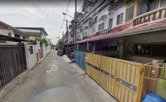 C3452 ขายทาวน์เฮาส์ 3 ชั้น ย่านโชคชัย 4 ลาดพร้าว ใกล้ตลาดโชคชัย 4 ตลาดอินดี้