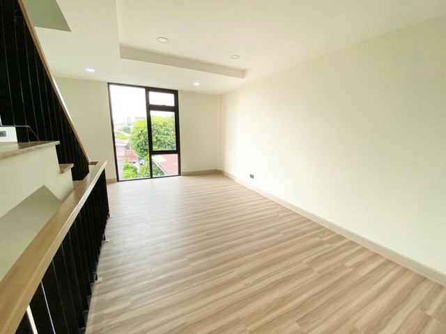 C3458 ให้เช่าและขายทาวน์โฮม 4 ชั้น หลังมุม บ้านใหม่ไม่เคยเข้าอยู่ ซอยวชิรธรรม60 ย่านสุขุมวิท 101/1
