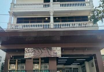 ให้เช่าออฟฟิศโชว์รูม 4.5 ชั้น ย่านอ่อนนุช พัฒนาการ หมู่บ้านเสรี อ่อนนุช 70