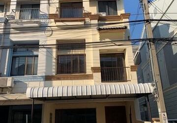 ขายทาวน์โฮม3.5ชั้น 22.9 ตร.ม ซอยลาดพร้าว80 โครงการบ้านกลางเมือง เหม่งจ๋าย หลังมุม