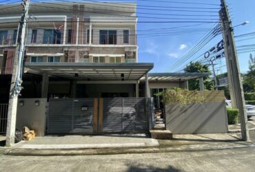 ขายทาวน์โฮม 3 ชั้น วิลเลต ซิตี้ พัฒนาการ 38 หลังมุม เนื้อที่ 42.2 ตรว ต่อเติมข้างบ้าน อีก 1 หลัง