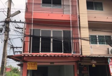 ขาย/เช่า อาคารพาณิชย์ 3 ชั้น เป็นอาคารห้องริม ติดซอย ทำเลดี อ.ศรีราชา จ.ชลบุรี