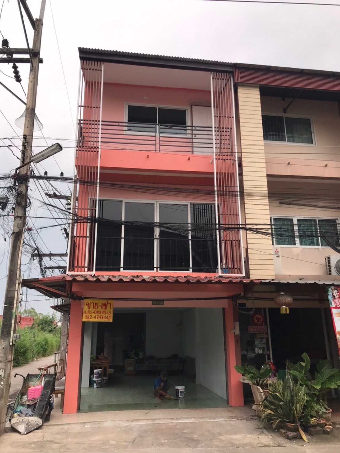 ขาย/เช่า อาคารพาณิชย์ 3 ชั้น เป็นอาคารห้องริม ติดซอย ทำเลดี อ.ศรีราชา จ.ชลบุรี