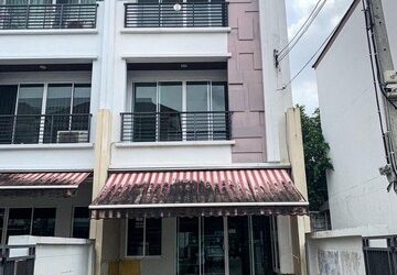 ขายทาวน์โฮม 3 ชั้น หลังมุม บ้านกลางเมือง ลาดพร้าว 101 บ้านสวย รีโนเวทใหม่