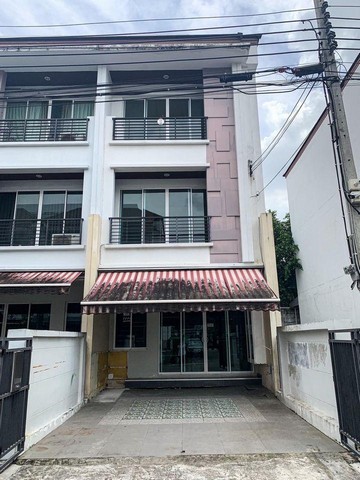 ขายทาวน์โฮม 3 ชั้น หลังมุม บ้านกลางเมือง ลาดพร้าว 101 บ้านสวย รีโนเวทใหม่