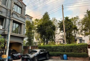 ขายทาวน์โฮม 3.5 ชั้น บ้านกลางเมือง บริติช ทาวน์ ศรีนครินทร์ ศรีด่าน24 ถนนศรีนครินทร์ สมุทรปราการ