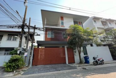 HR1069ให้เช่าบ้านเดี่ยว 3 ชั้น เนื้อที่ 42 ตรว.ย่านประชาชื่น เดินทางสะดวกใกล้จุดขึ้นลงทางด่วน