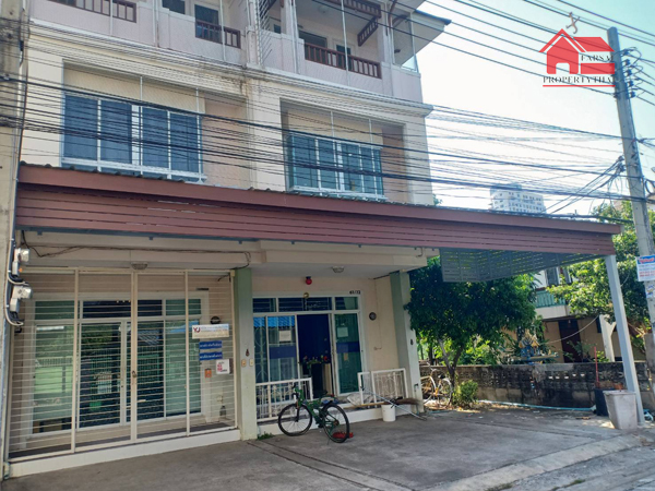 ให้เช่าทาวน์เฮ้าส์3 ชั้น เนื้อที่ 25 วา3 นอน3 น้ำ แอร์ 4 เครื่อง ลาดพร้าว 31 ราคาเช่า 18,000 บ/ด