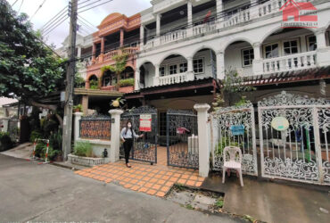 ขายทาวน์เฮ้าส์ 3ชั้น30วา5ห้องนอน 5ห้องน้ำ แอร์ ถนนรัชดา ประชาราษฏร์บ้ำเพ็ญ 26 ราคาขาย 5.5 ล้านบาท