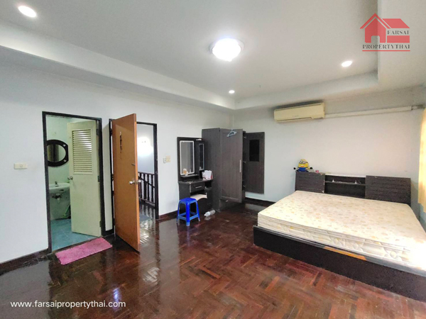 ขายทาวน์เฮ้าส์ 3ชั้น30วา5ห้องนอน 5ห้องน้ำ แอร์ ถนนรัชดา ประชาราษฏร์บ้ำเพ็ญ 26 ราคาขาย 5.5 ล้านบาท