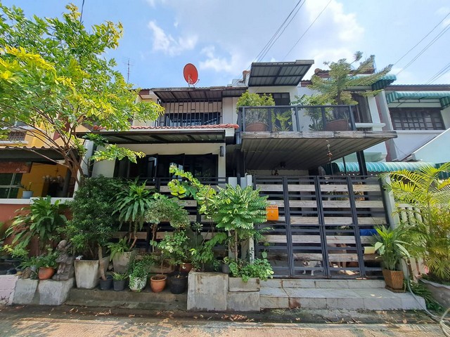 ขายบ้านทาว์เฮ้าส์ 2 ชั้น หมู่บ้านรัตนาวลัย หลักสี่-เนื้อที่ 24 ตารางวา  – พื้นที่ใช้สอย 170 ตารางเมตร