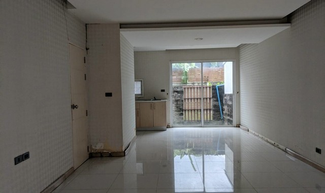 ขายทาวน์เฮ้าส์  หมู่บ้านอยู่เย็นดีลักซ์ ทาวน์ กรุงเทพมหานคร (PKK03-04951)